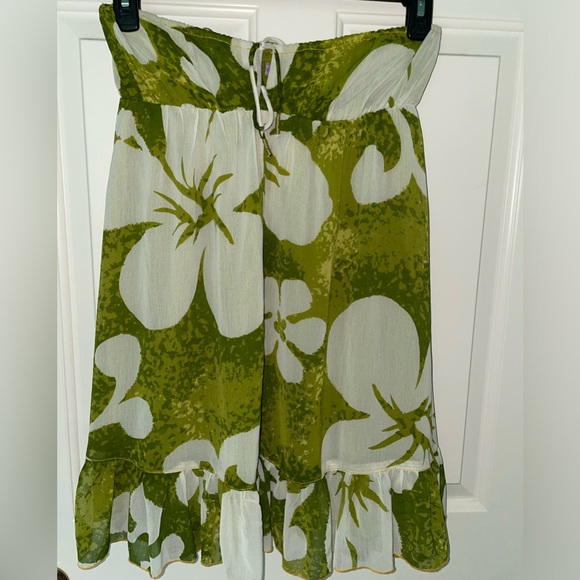 Urban Outfitters Dresses & Skirts - Urban Outfitters Women’s Strapless Summer Dress - Green Tropical - Small